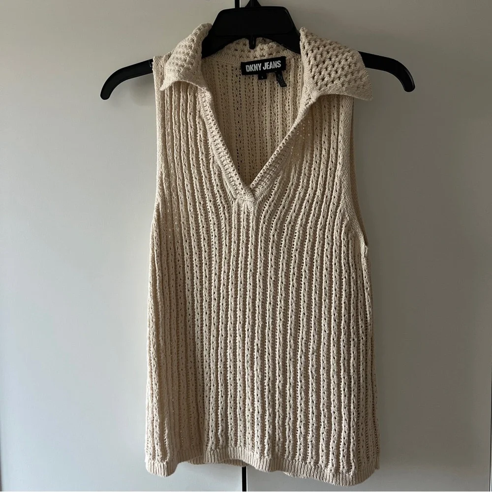 DKNY Beige V-Neck Sleeveless Sweater - Picture 4 of 7